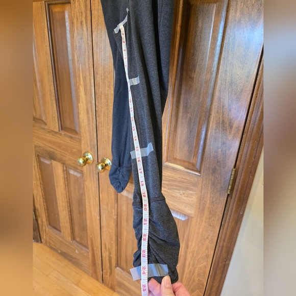 GapFit: Women's-Lrg, Gray, EUC, High Waisted Full Length Leggings, Ruched ankles - Picture 12 of 16